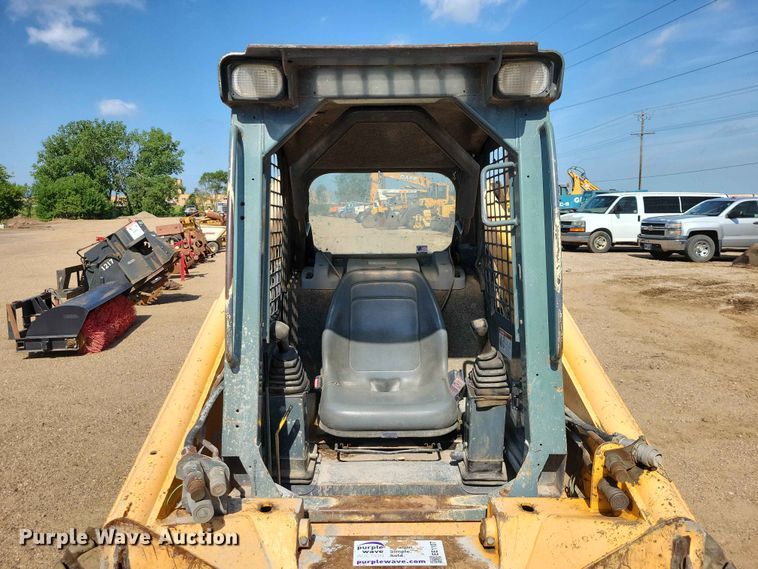image for item EE1107 2007 Mustang 2076 skid steer loader