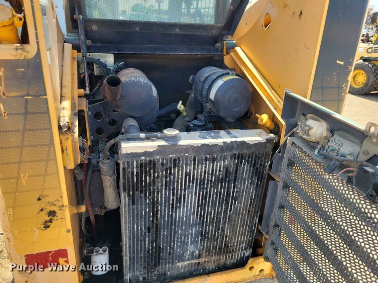 image for item EE1107 2007 Mustang 2076 skid steer loader