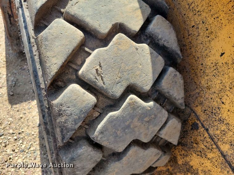 image for item EE1107 2007 Mustang 2076 skid steer loader