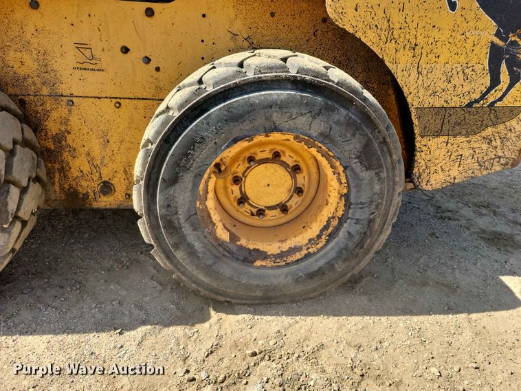 image for item EE1107 2007 Mustang 2076 skid steer loader