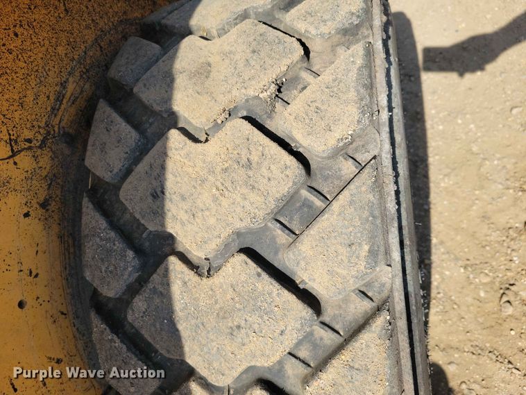 image for item EE1107 2007 Mustang 2076 skid steer loader