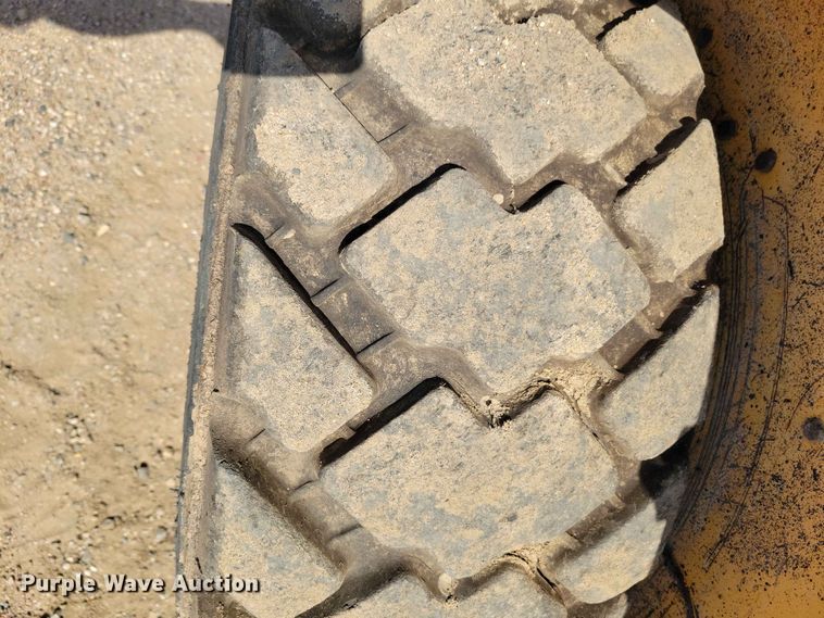 image for item EE1107 2007 Mustang 2076 skid steer loader
