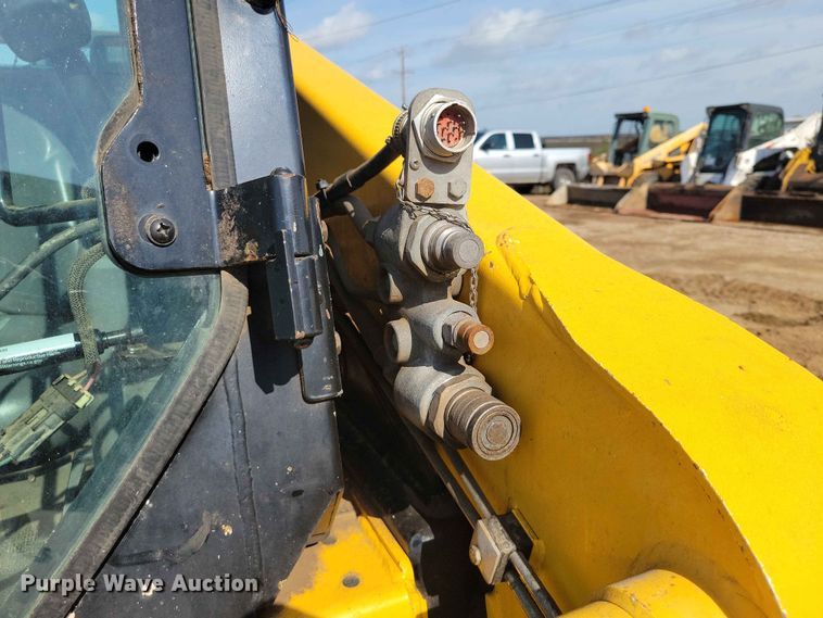 image for item EE1108 2019 Gehl V330 skid steer loader