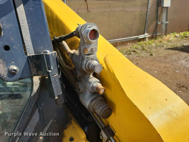image for item EE1108 2019 Gehl V330 skid steer loader