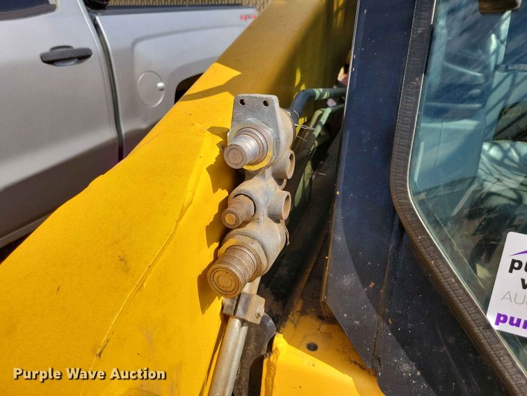 image for item EE1108 2019 Gehl V330 skid steer loader
