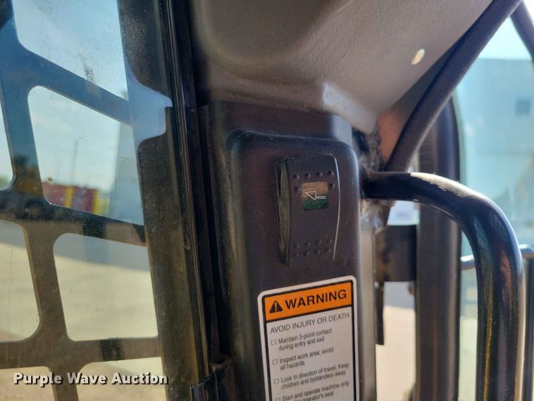 image for item EE1108 2019 Gehl V330 skid steer loader