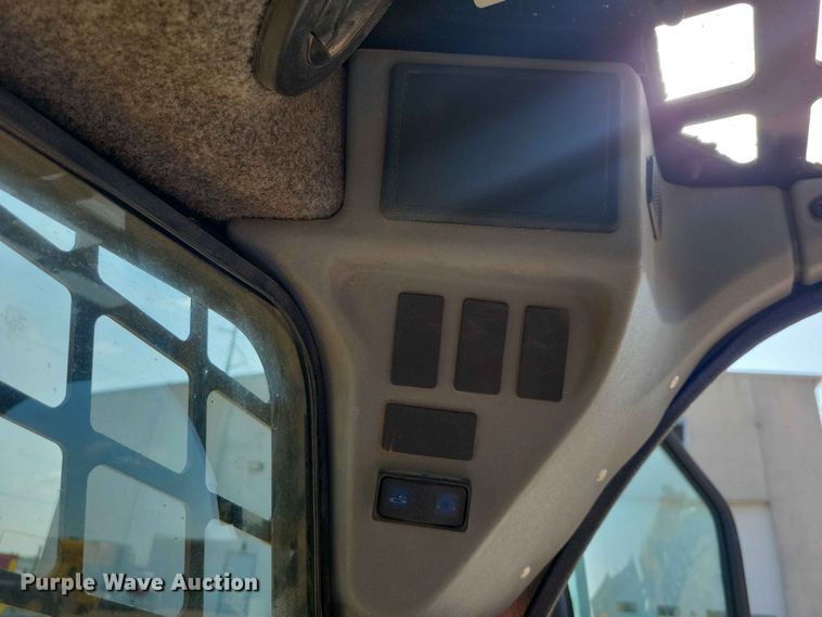 image for item EE1108 2019 Gehl V330 skid steer loader