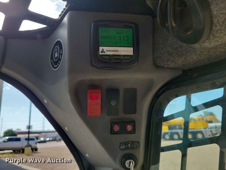 image for item EE1108 2019 Gehl V330 skid steer loader
