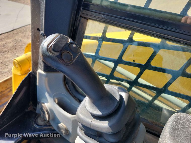 image for item EE1108 2019 Gehl V330 skid steer loader