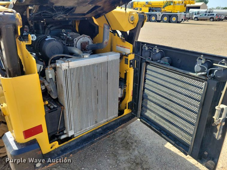image for item EE1108 2019 Gehl V330 skid steer loader