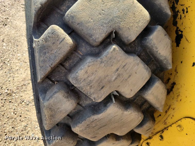image for item EE1108 2019 Gehl V330 skid steer loader