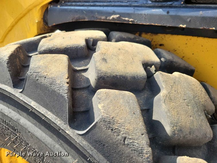 image for item EE1108 2019 Gehl V330 skid steer loader