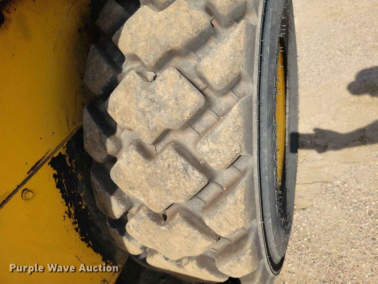 image for item EE1108 2019 Gehl V330 skid steer loader
