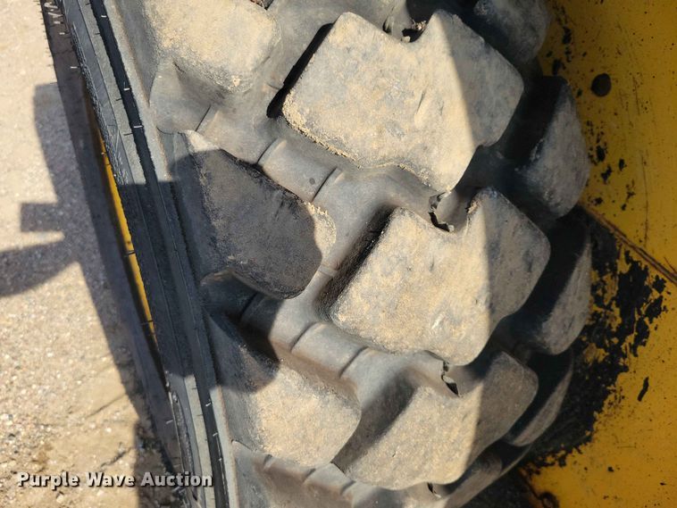 image for item EE1108 2019 Gehl V330 skid steer loader