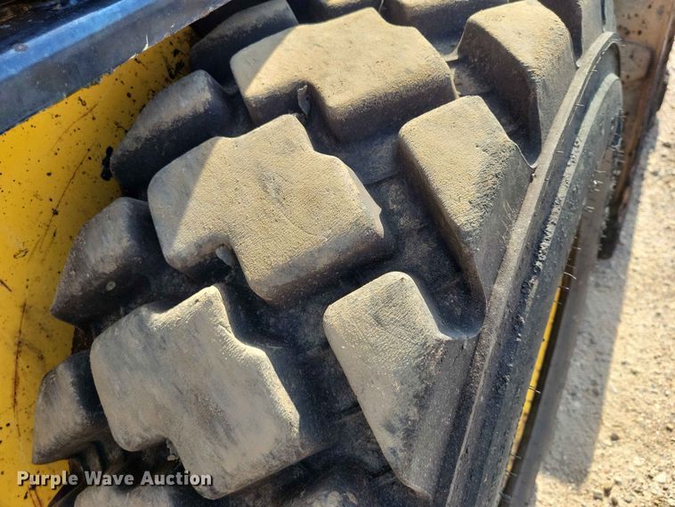 image for item EE1108 2019 Gehl V330 skid steer loader
