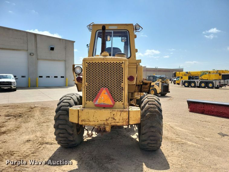 image for item EE1110 1984 Caterpillar 930 wheel loader