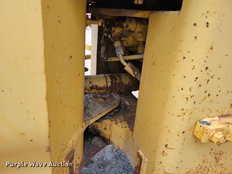 image for item EE1110 1984 Caterpillar 930 wheel loader