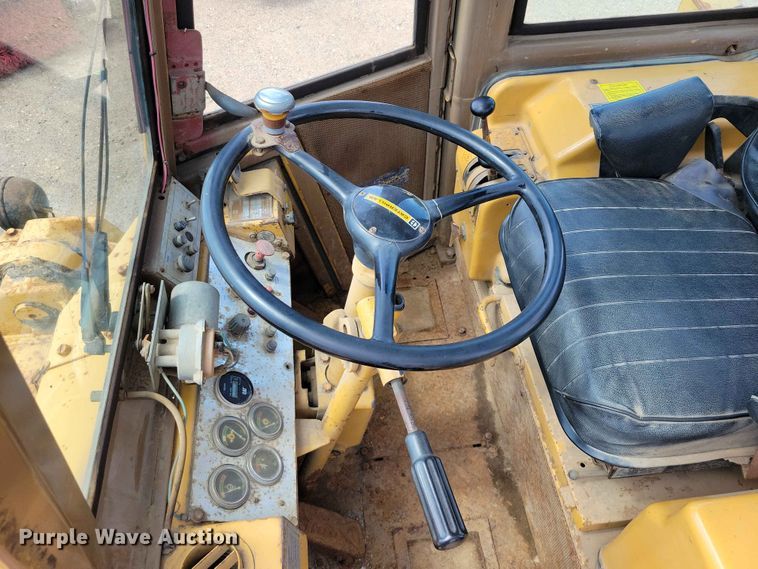 image for item EE1110 1984 Caterpillar 930 wheel loader