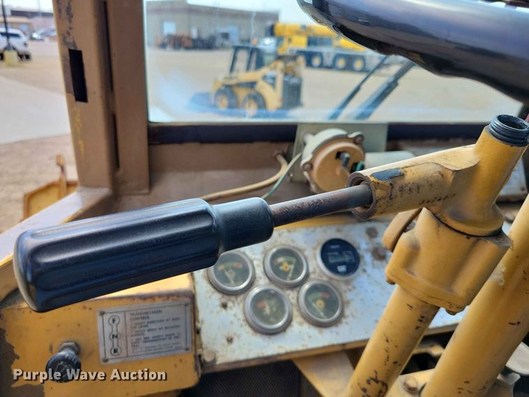 image for item EE1110 1984 Caterpillar 930 wheel loader