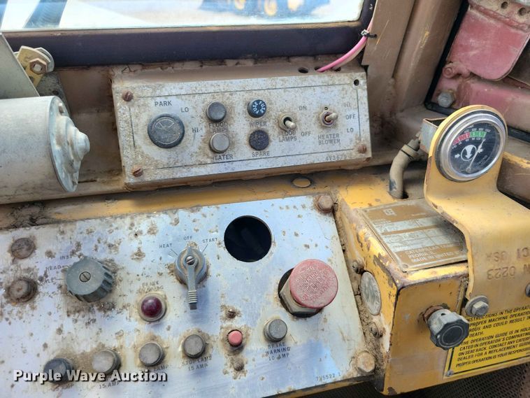 image for item EE1110 1984 Caterpillar 930 wheel loader