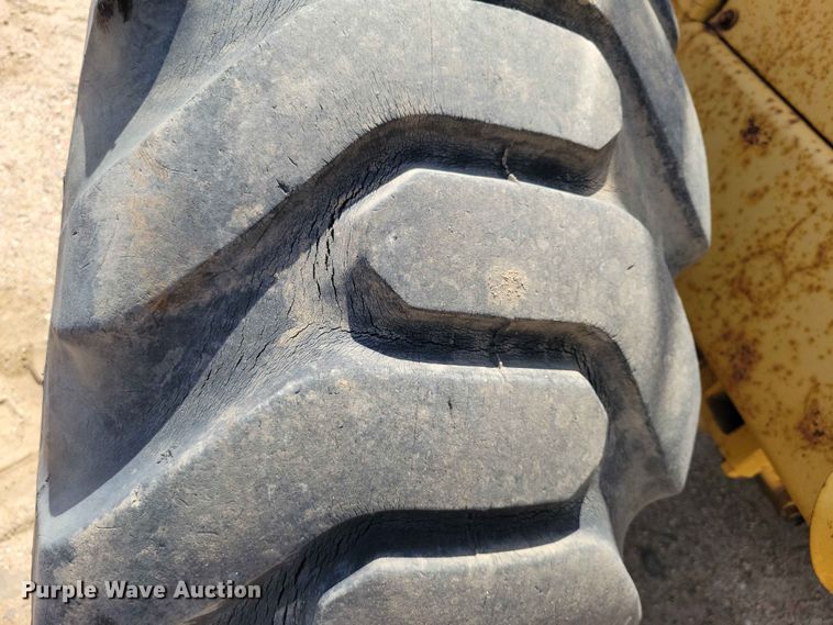image for item EE1110 1984 Caterpillar 930 wheel loader