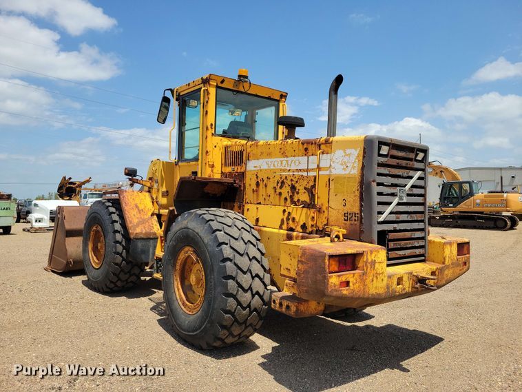 image for item EE1117 1999 Volvo L120C wheel loader
