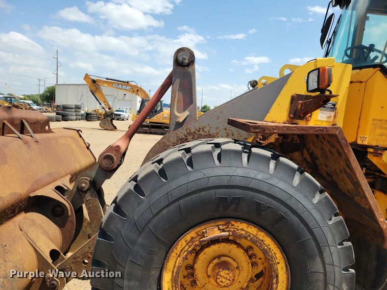 image for item EE1117 1999 Volvo L120C wheel loader
