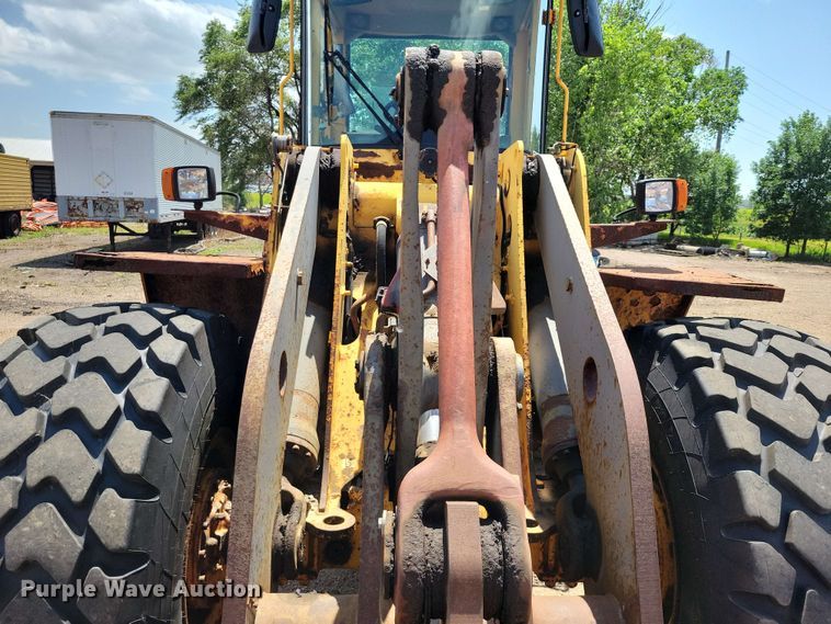image for item EE1117 1999 Volvo L120C wheel loader