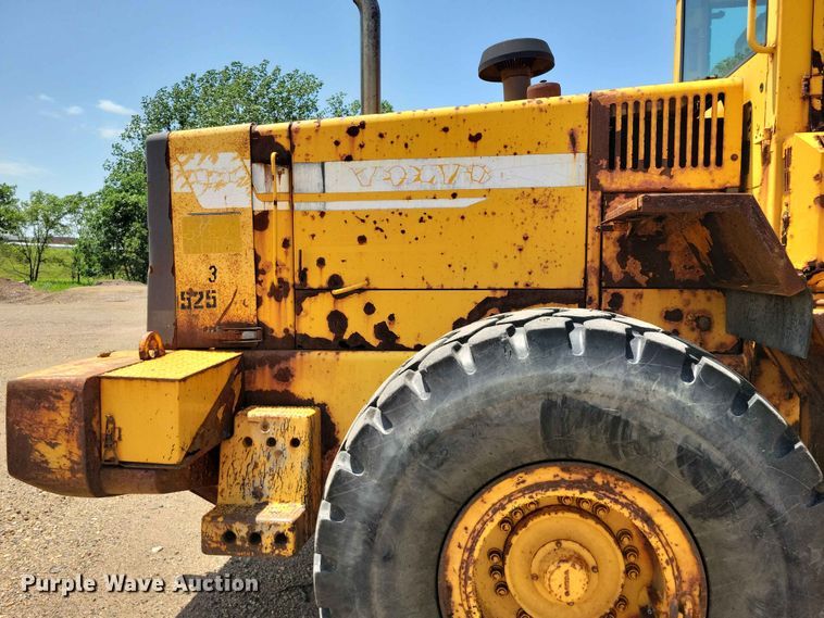 image for item EE1117 1999 Volvo L120C wheel loader