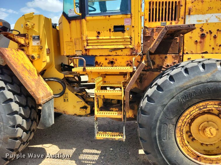 image for item EE1117 1999 Volvo L120C wheel loader