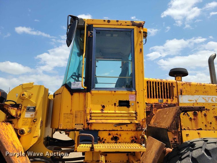 image for item EE1117 1999 Volvo L120C wheel loader