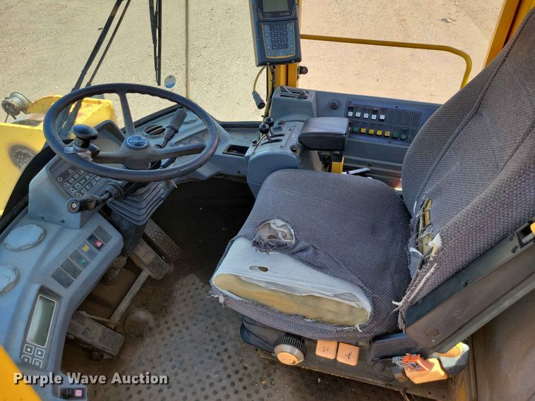 image for item EE1117 1999 Volvo L120C wheel loader