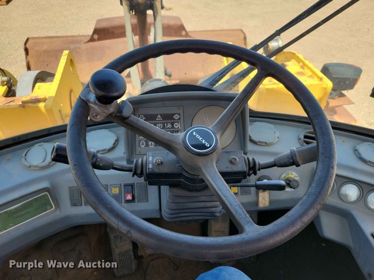 image for item EE1117 1999 Volvo L120C wheel loader