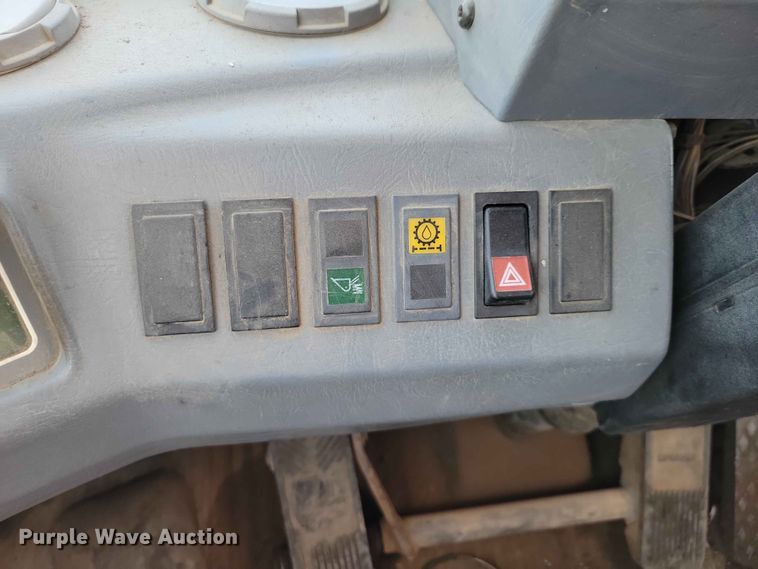 image for item EE1117 1999 Volvo L120C wheel loader