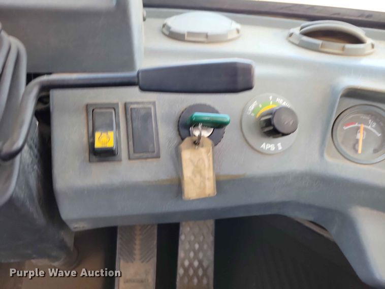image for item EE1117 1999 Volvo L120C wheel loader