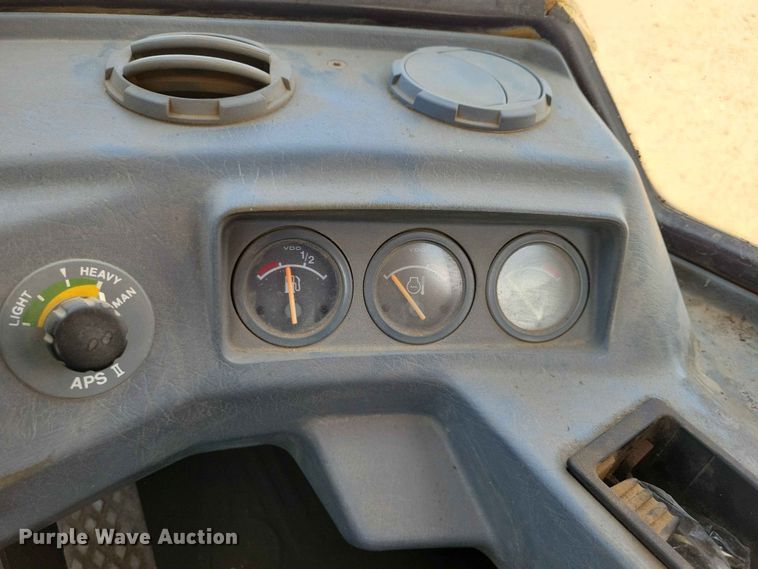 image for item EE1117 1999 Volvo L120C wheel loader