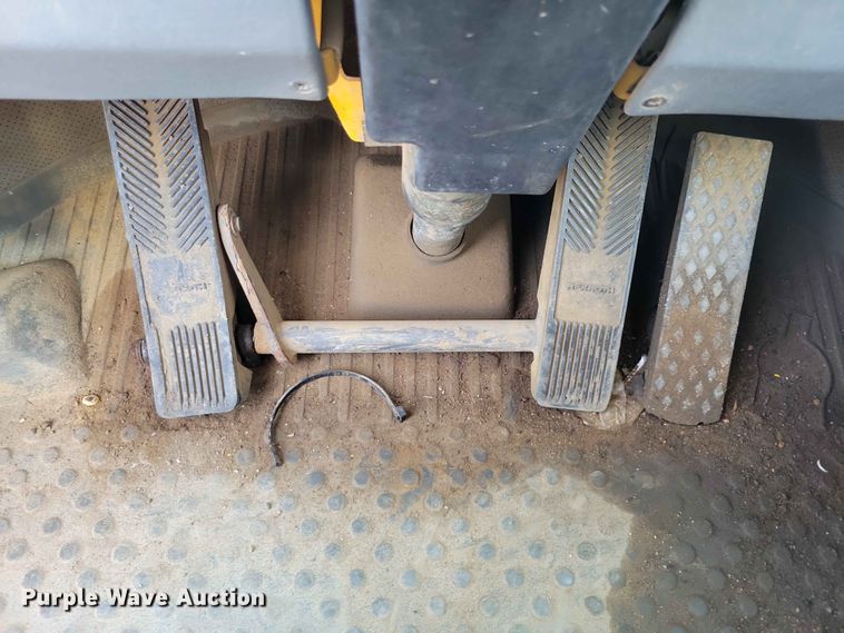 image for item EE1117 1999 Volvo L120C wheel loader