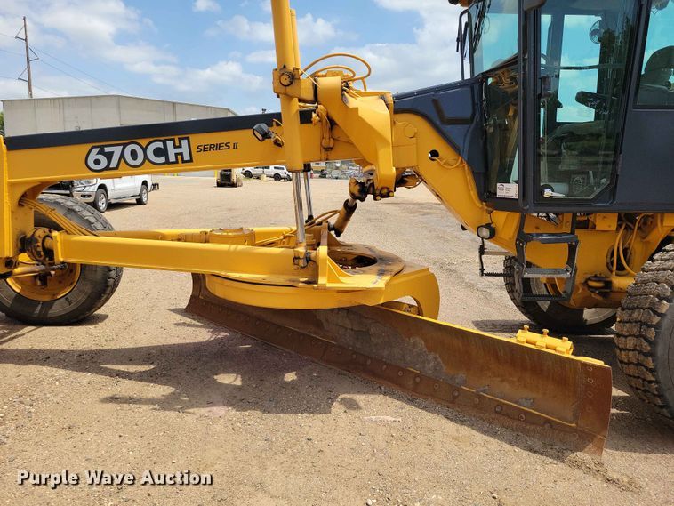 image for item EE1119 2005 John Deere 670CH Series II motor grader
