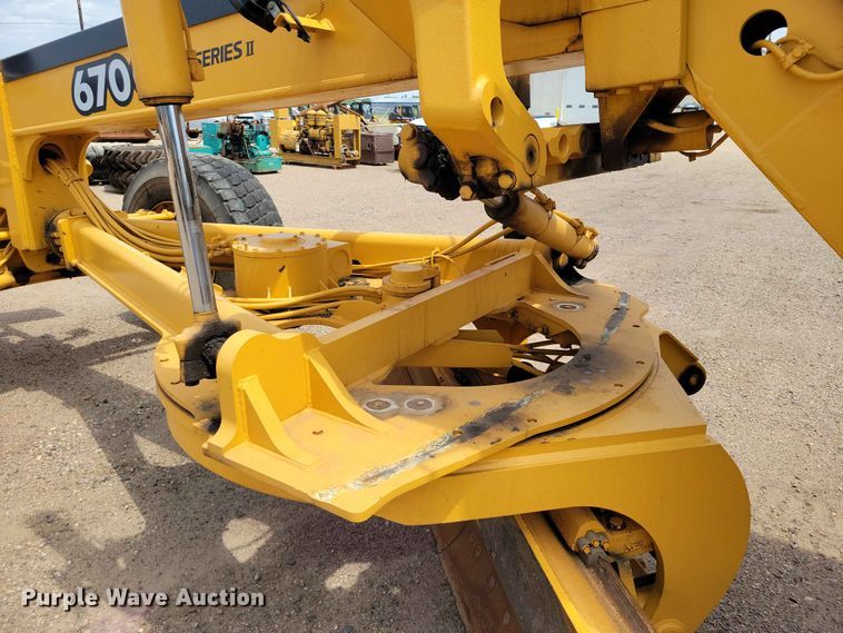 image for item EE1119 2005 John Deere 670CH Series II motor grader