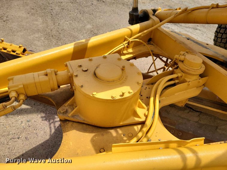 image for item EE1119 2005 John Deere 670CH Series II motor grader