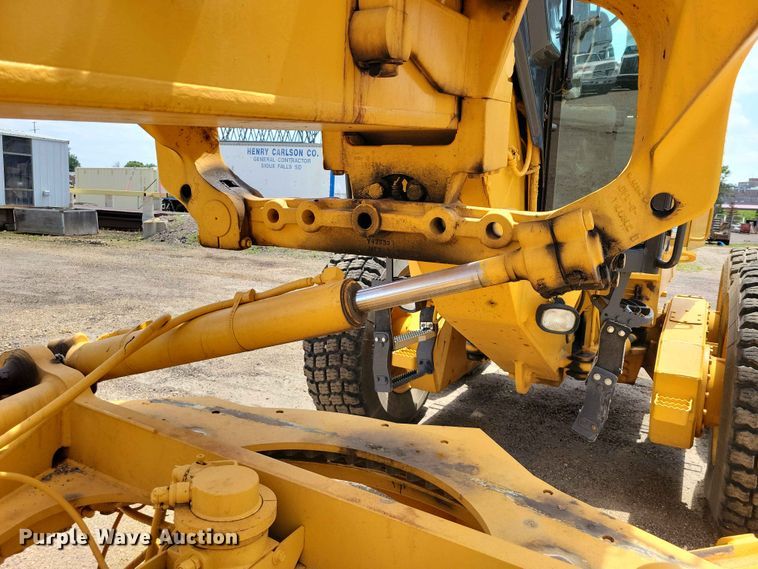image for item EE1119 2005 John Deere 670CH Series II motor grader