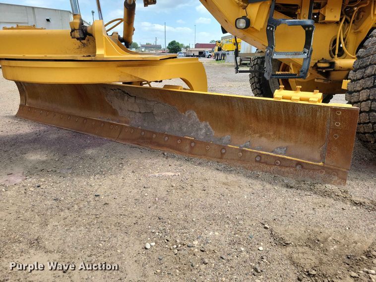 image for item EE1119 2005 John Deere 670CH Series II motor grader