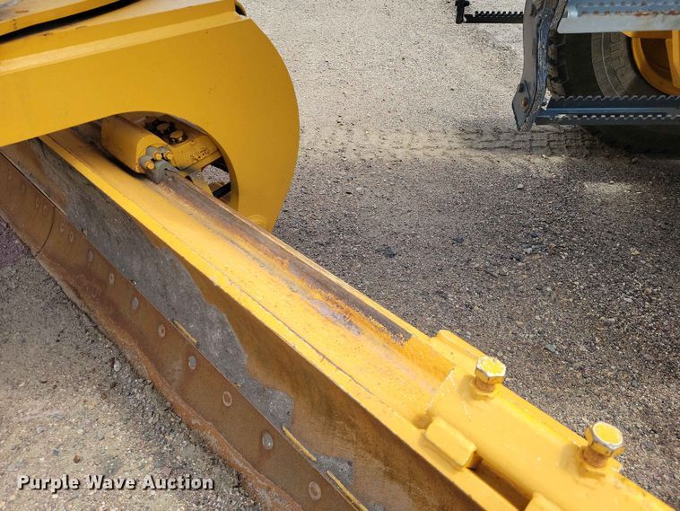 image for item EE1119 2005 John Deere 670CH Series II motor grader