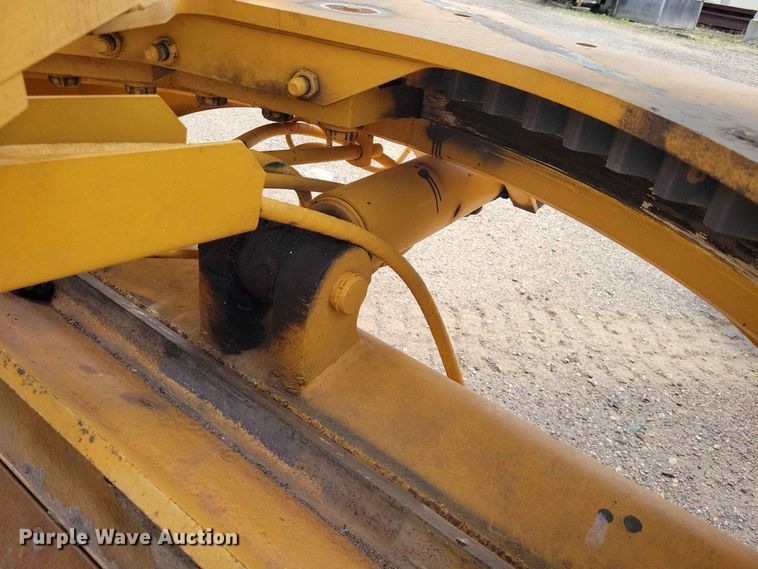 image for item EE1119 2005 John Deere 670CH Series II motor grader