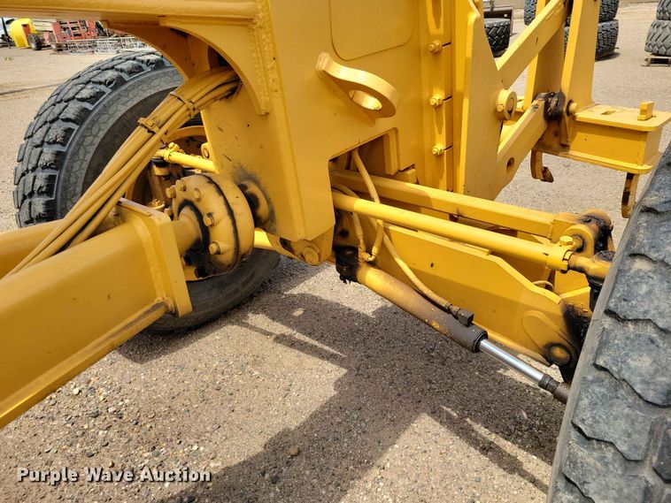 image for item EE1119 2005 John Deere 670CH Series II motor grader