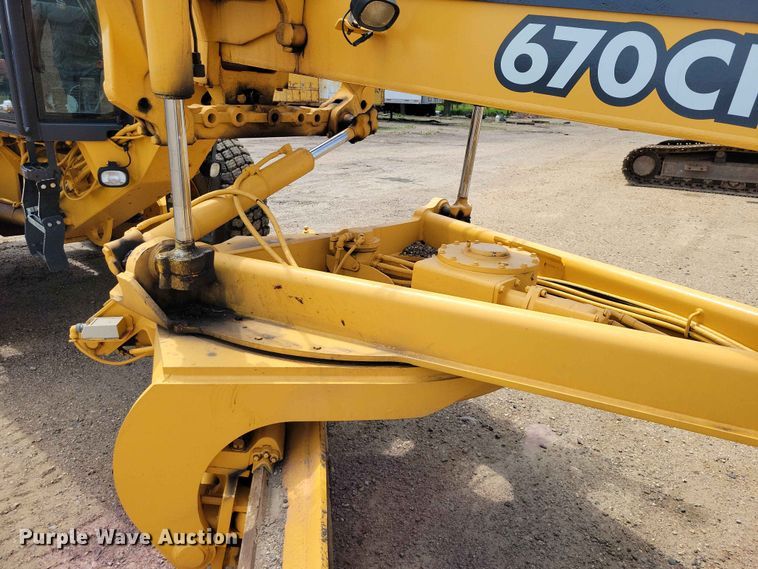 image for item EE1119 2005 John Deere 670CH Series II motor grader