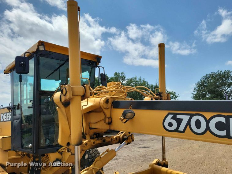 image for item EE1119 2005 John Deere 670CH Series II motor grader