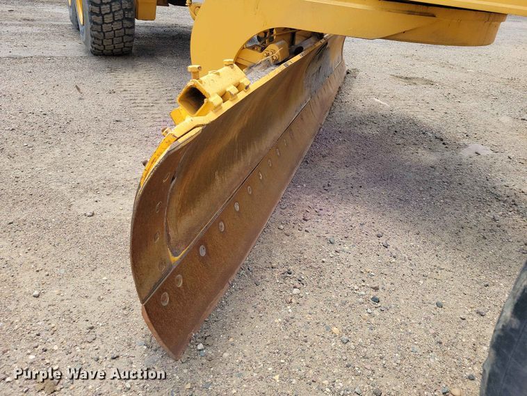 image for item EE1119 2005 John Deere 670CH Series II motor grader