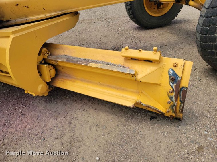 image for item EE1119 2005 John Deere 670CH Series II motor grader