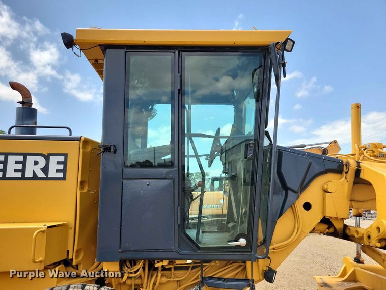 image for item EE1119 2005 John Deere 670CH Series II motor grader